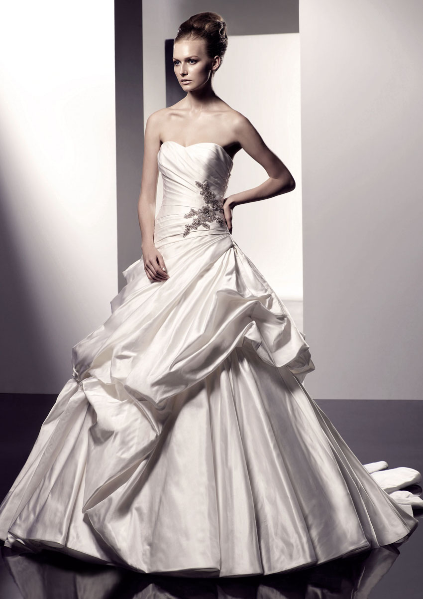 How to Choose the Perfect Wedding Dress Silhouette 